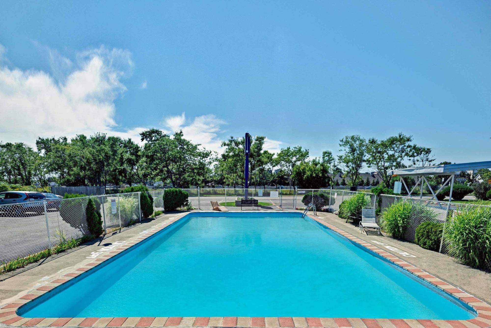 Weber Inn Кичънър Екстериор снимка